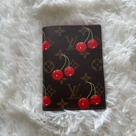 LV Takashi Murakami Cherry Passport Cover - Picture 4 of 4